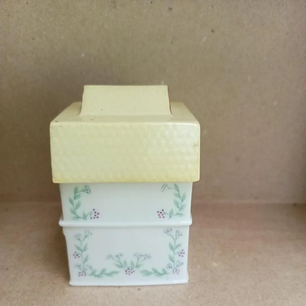 Vinatage 1989 Lenox Spice Village Allspice porcelain box cottagecore